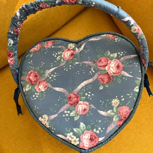 Vintage like new floral heart shaped sewing box. Comes with some sewing tools.